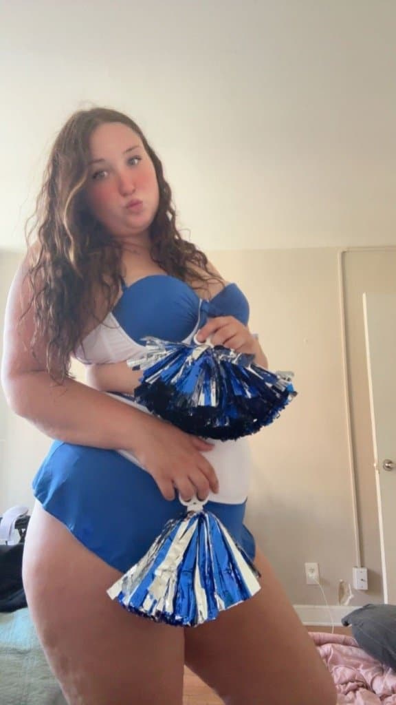 Thick ass white girl and her REAL SISTER , ex bf leaks her camera roll