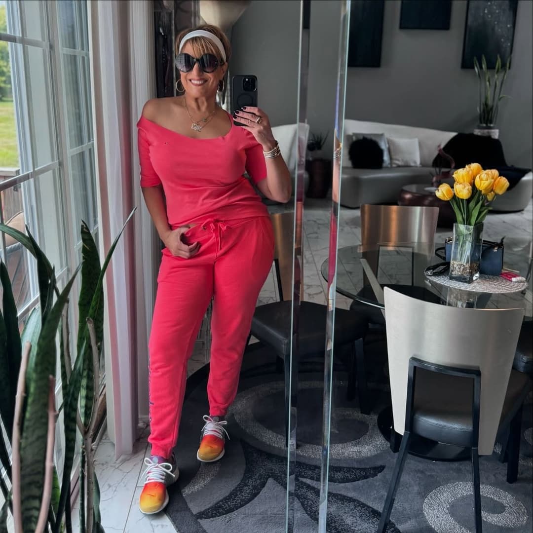 Thick Gilf flight attendant 2