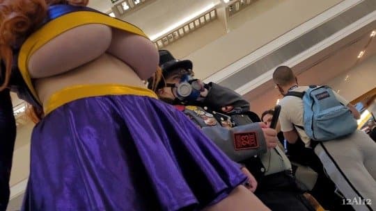 Huge tits batgirl cosplay ?
