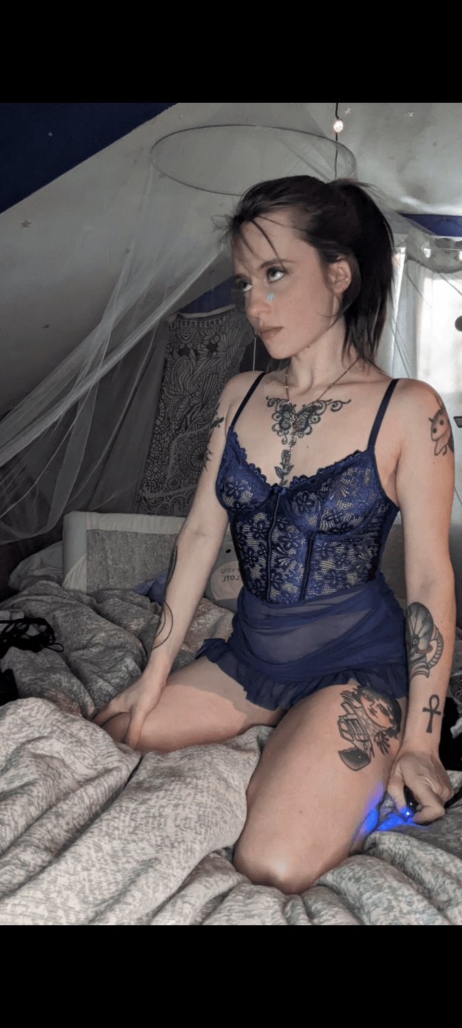 Natural slut Vera can finally unleash the slut inside all the way