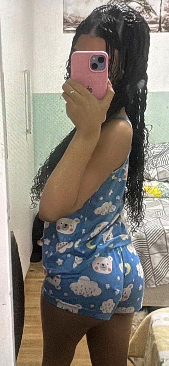 Novinha safada de pijama