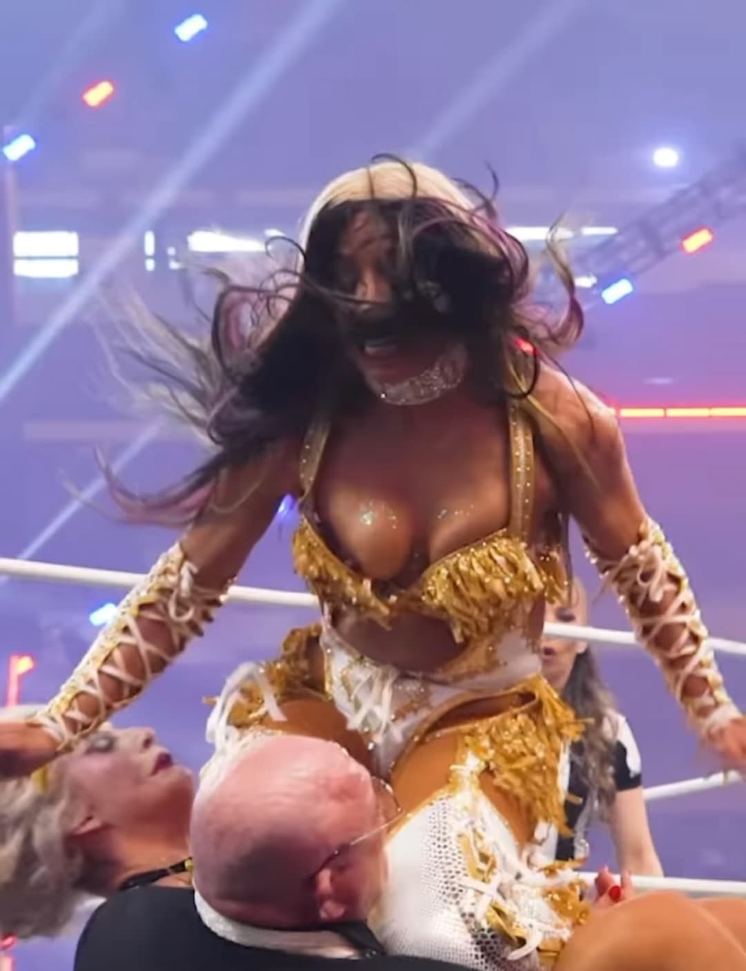 Mercedes Moné (Sasha Banks) nip slip