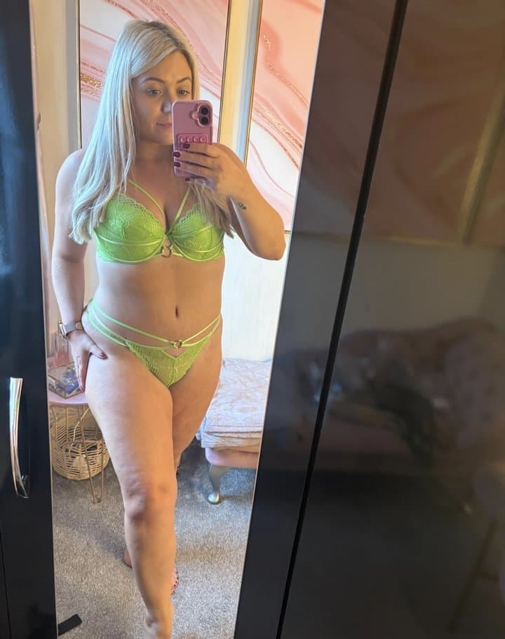 Hot milfs spicy pics leaked