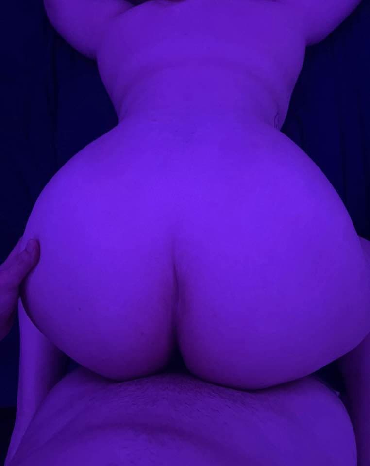 Click to view full size Pawg Emily shared by het Bf, his Kik in post.