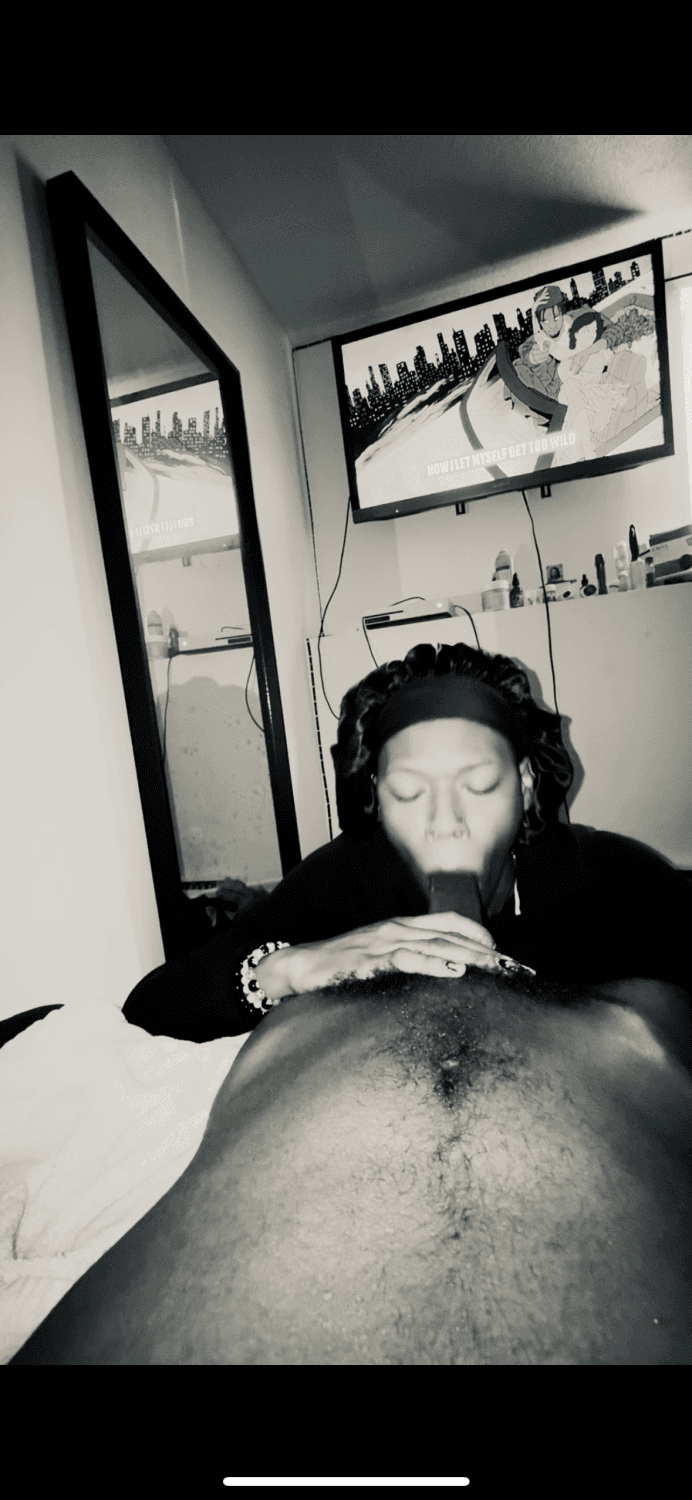 Fem boy wit big ass lips playing wit my cum shot on his lips