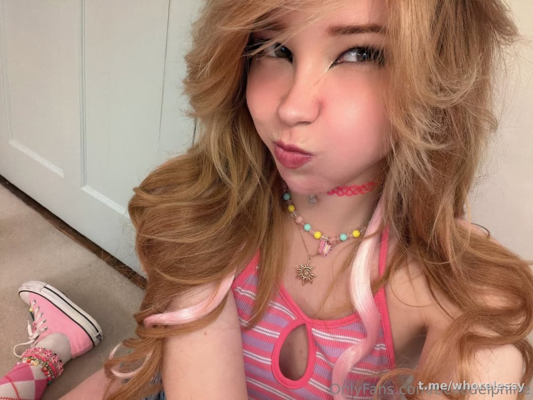 Cute egirl teases pink panties and flashes tits