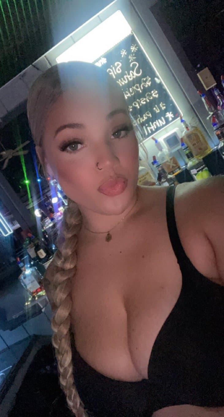 Thick Lightskin Desirea