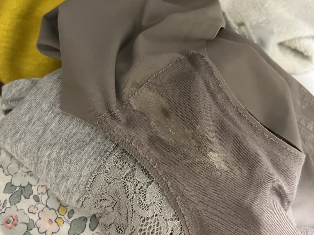 Finally I got my mom under skirt shot and actual wore panties haha. Smell is insane...