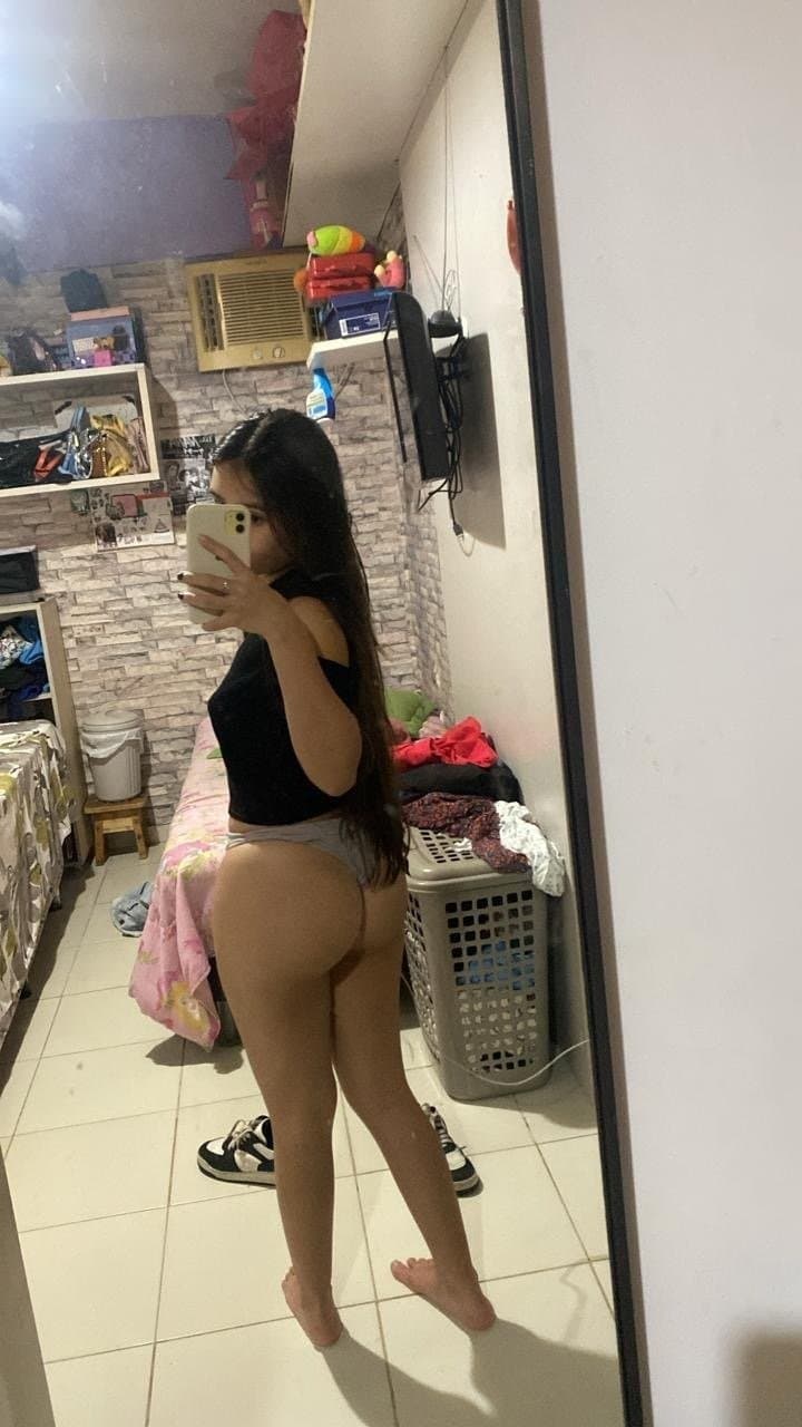 Morra hermosa culona blanquita cojiendo Rico de perrito y mandándo verga con su novio