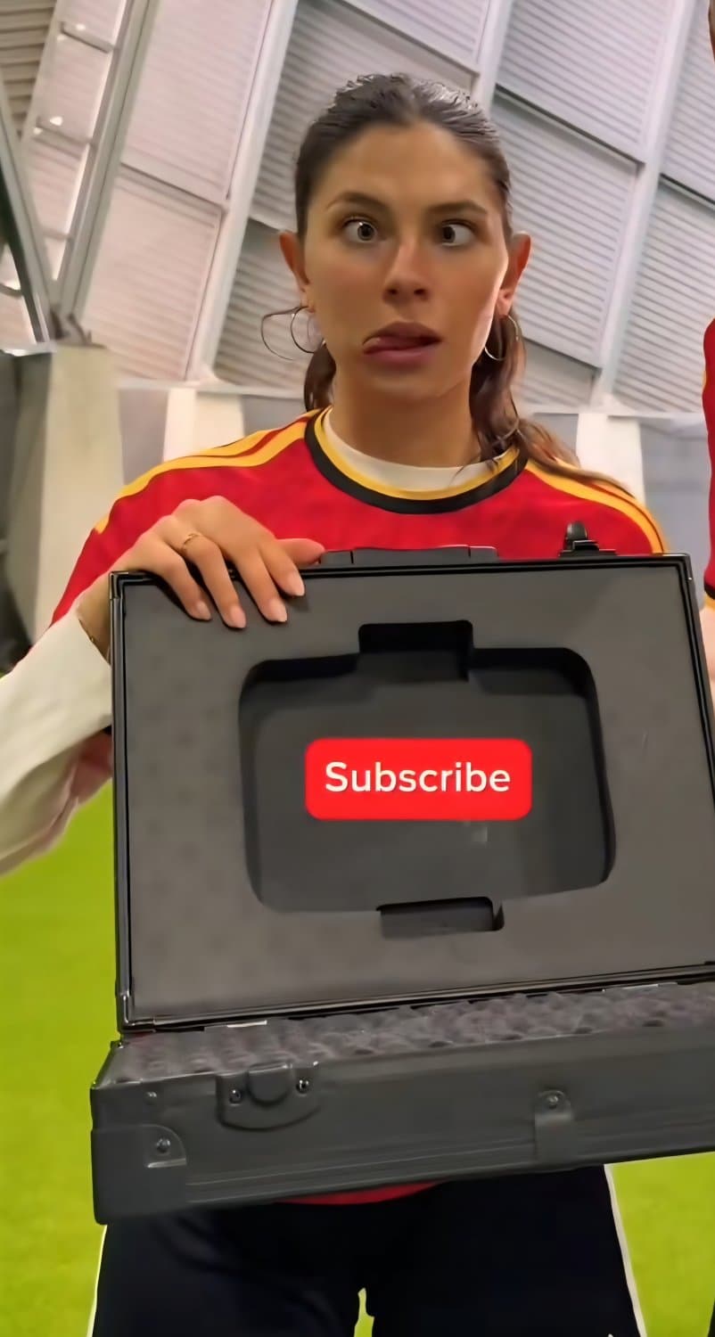 Celine Dept Ahego face