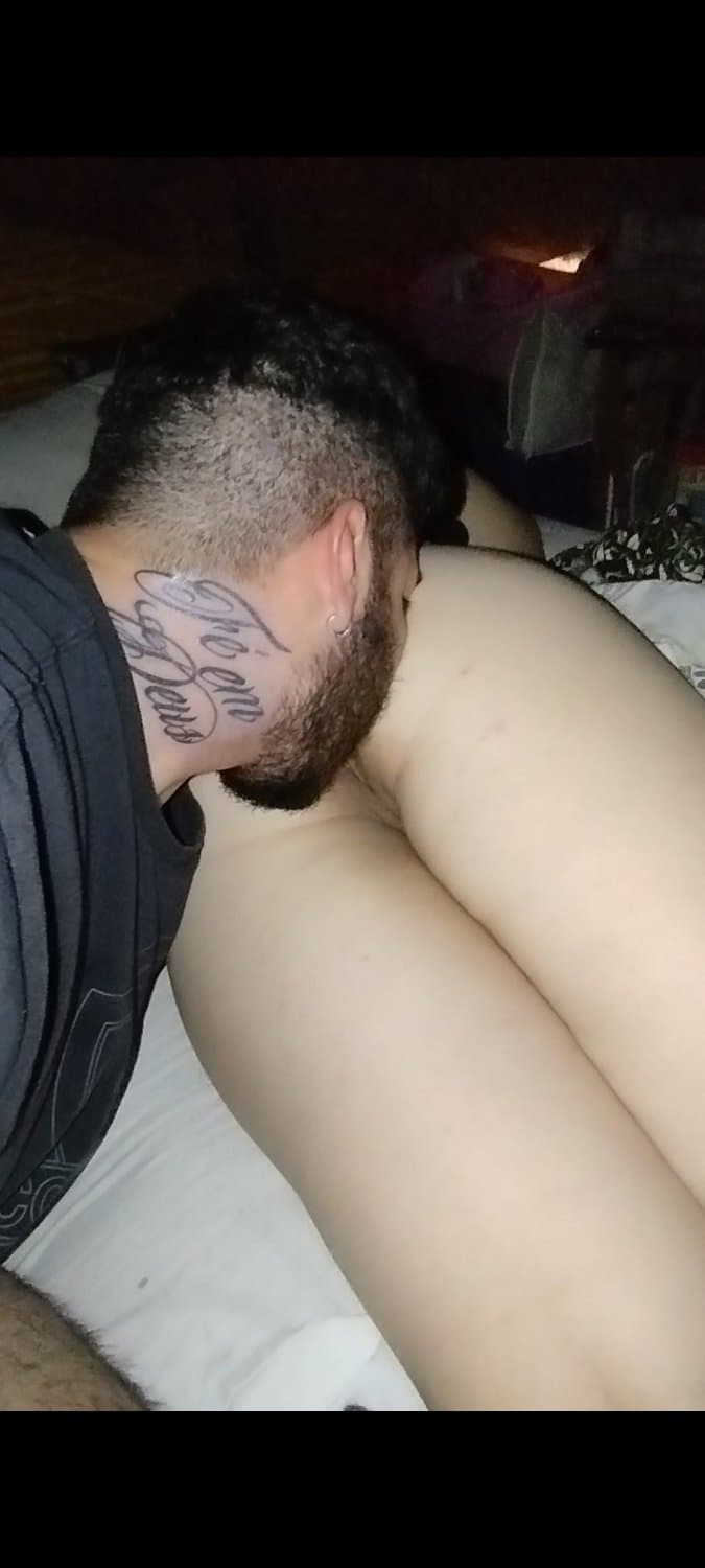 Cara chupa minho cuzinho gostoso demais