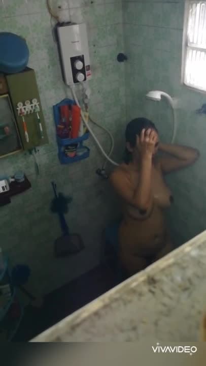 Thai Big Boob Girl Take A Shower