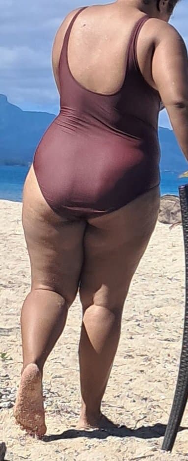 Sun bathing my big fijian ass!!