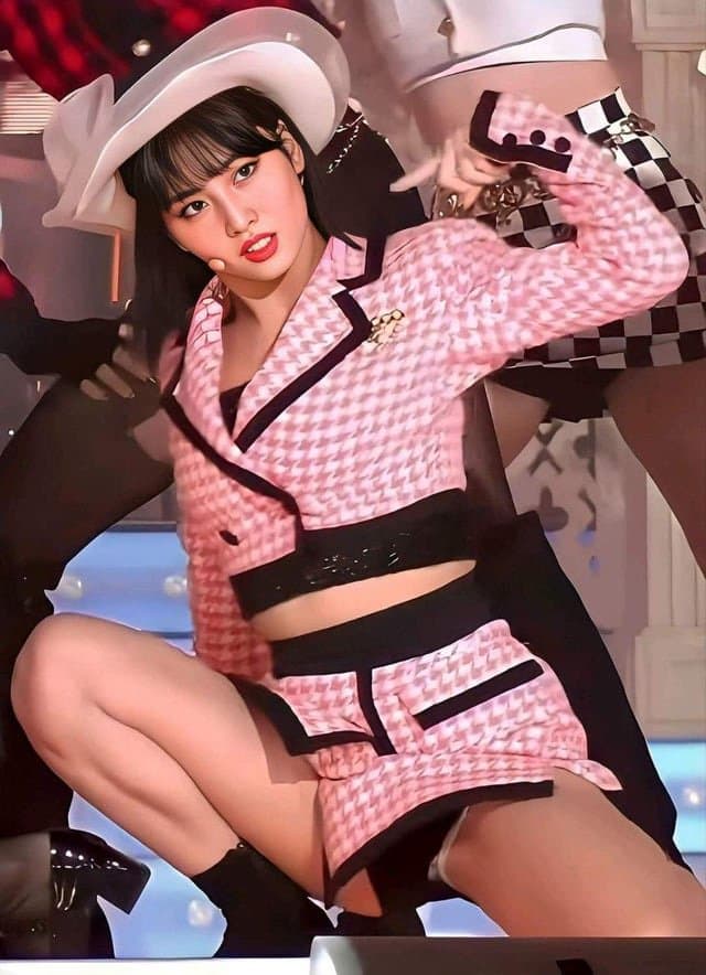 Goddess Milkers and Squirters Momo