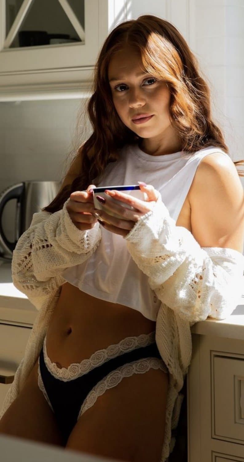 Sexy ass redhead amateur actress - Maria Mae