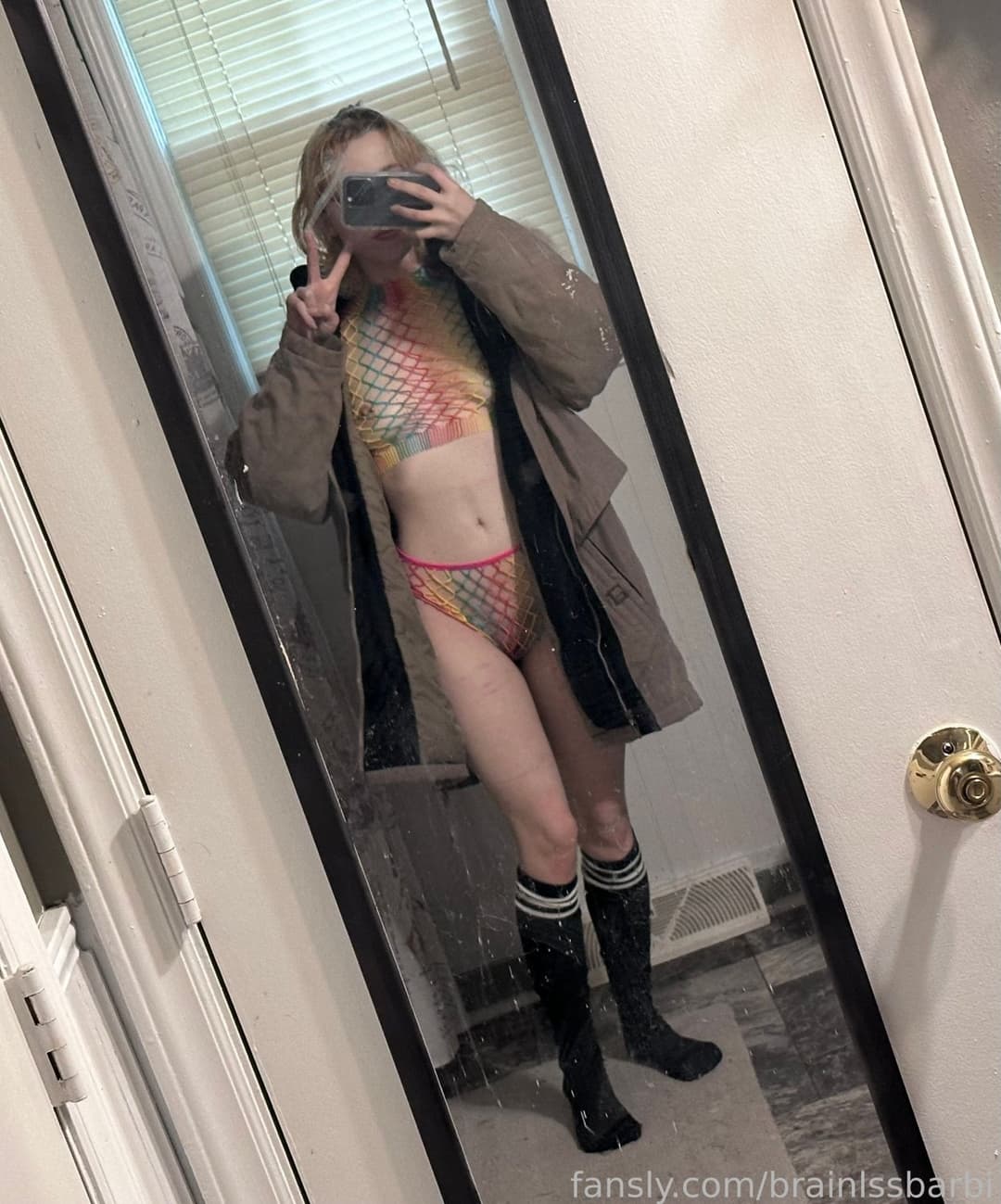 Braces bimbo slut shows feet