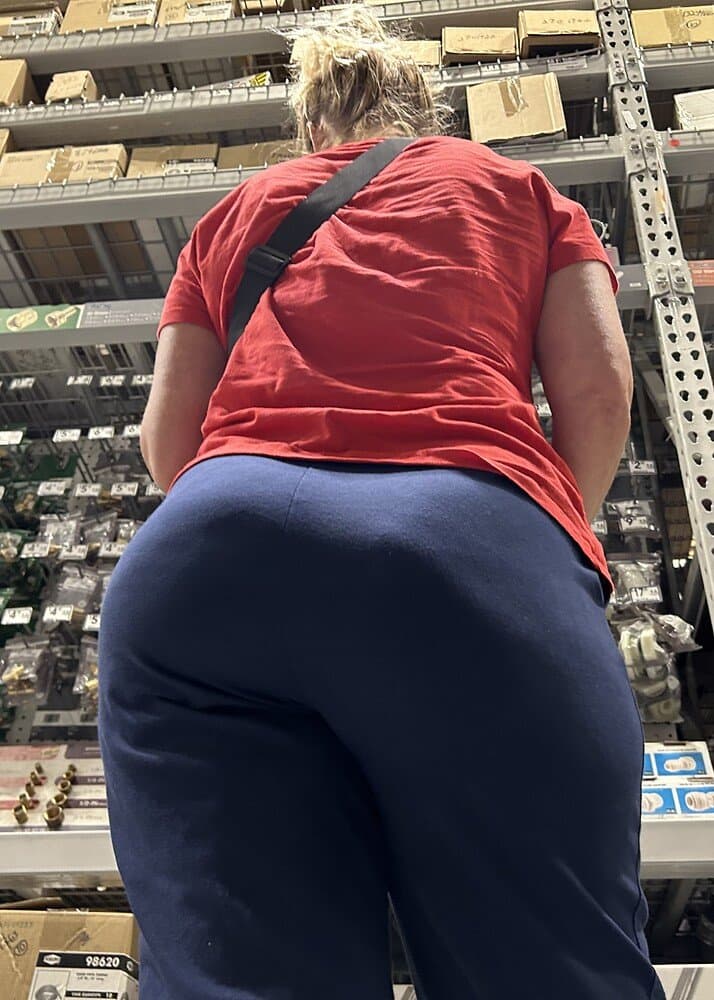 GILF with a PHATTY ?? (that fuckin booty?)