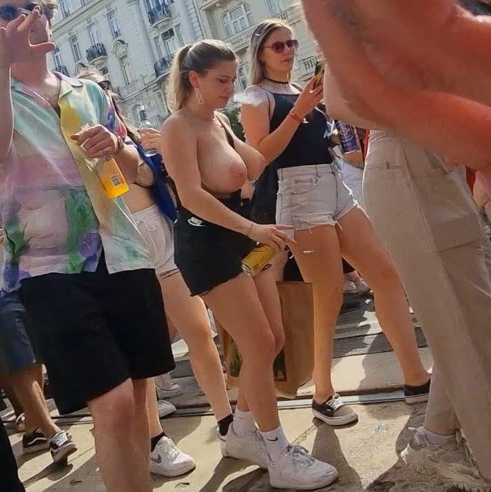 Festival party show big tits ❤