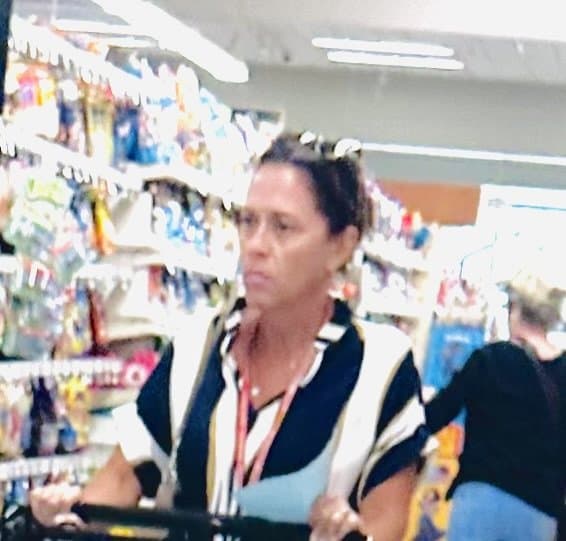 Random HotMoms & Milfs who are Fuckable & there Feet