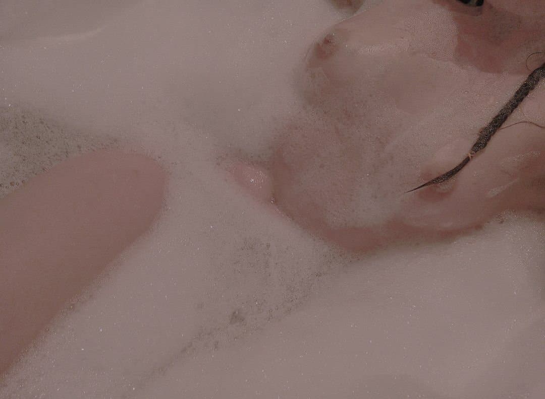 Horny girlfriend teases with pics while in bath