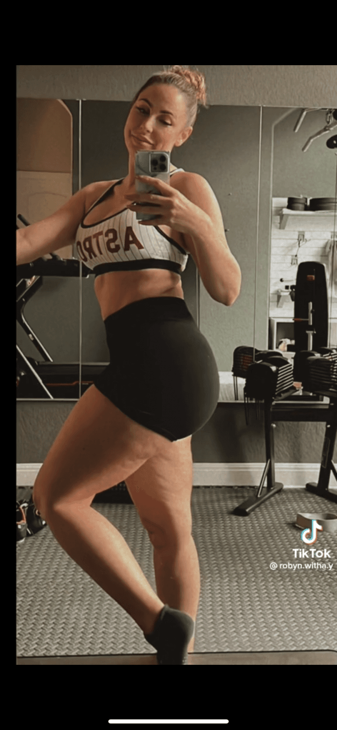 Click to view full size Texas TikTok milf Robyn fields