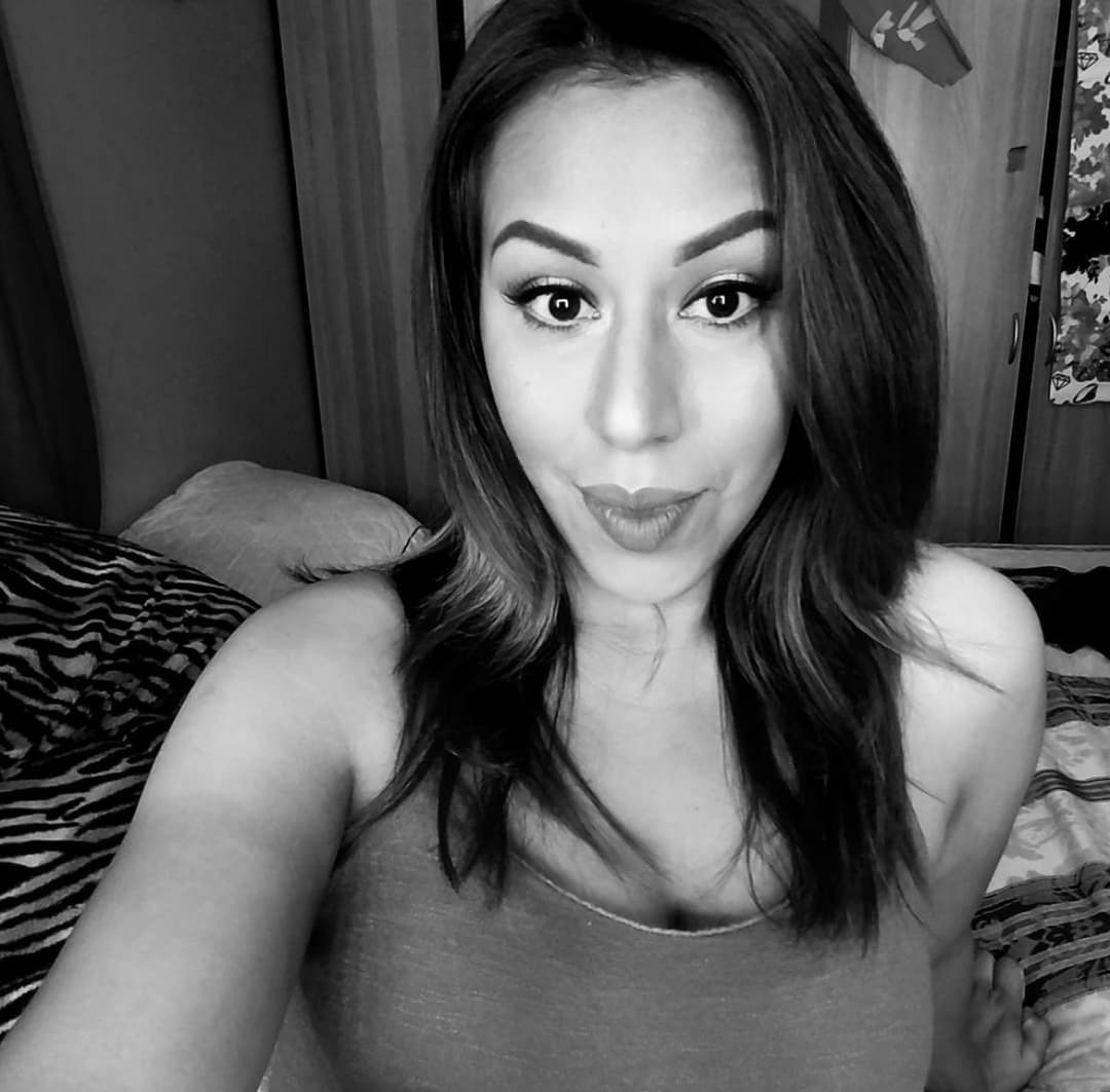 Click to view full size Creampie or pull out on this Latina slut milf