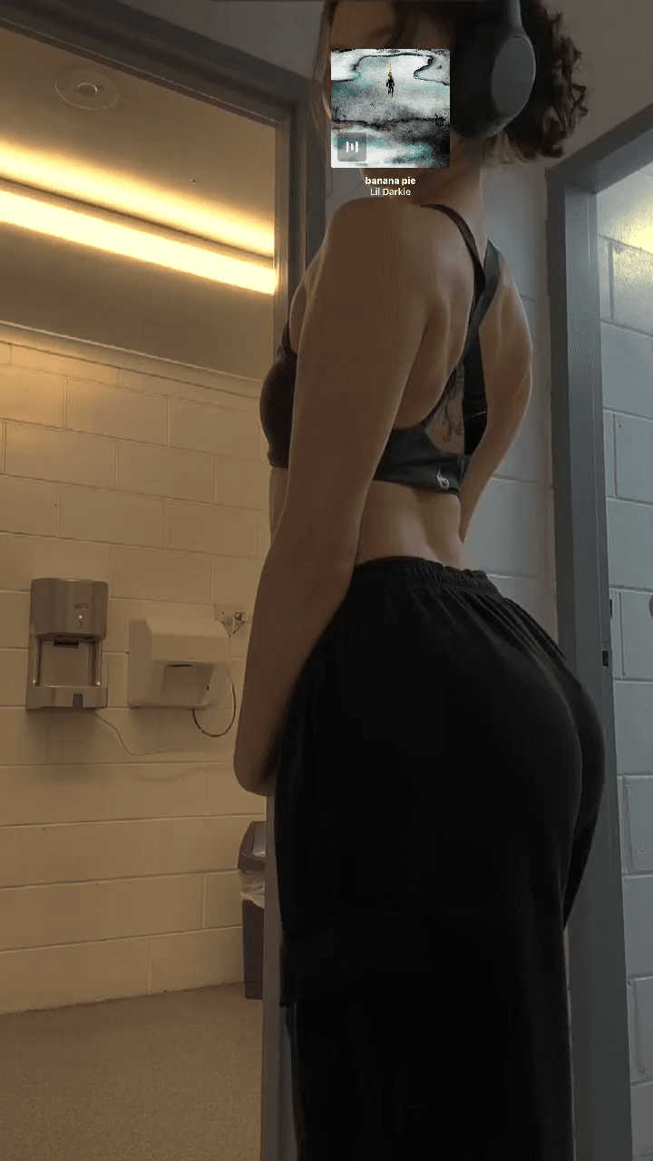 Vanessa R, 20. Spider girl with a fat ass