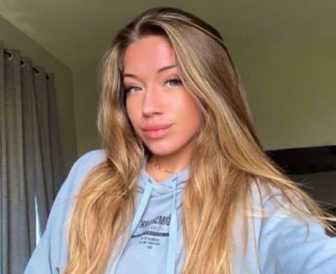 Gorgeous gorgeous girls lift heavy heavy weights