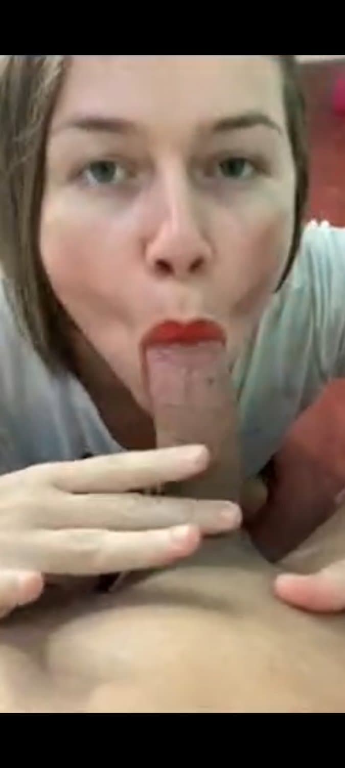 Mariana Graziela, a beautiful face doing a beautiful Blow job