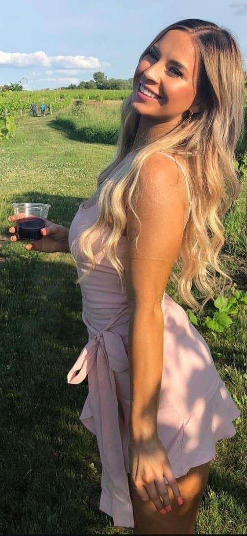 Riley Reid lookalike horny wild hoe I met at the bar rides this dick