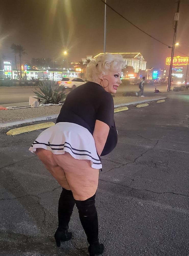 Bimbo Huge Boobs (Claudia)