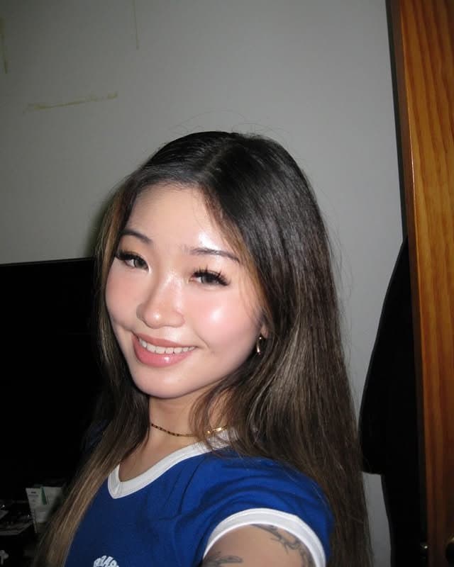 Sexy petite ABG teen Leilani