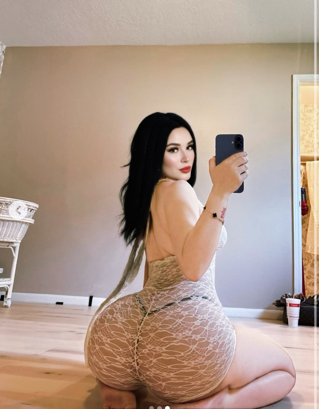 Big ass aunt sexy af