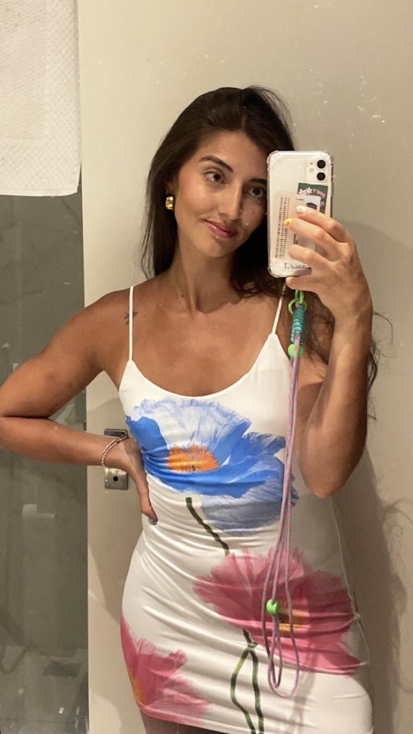 Pendeja puta chupando con corrida en la boca