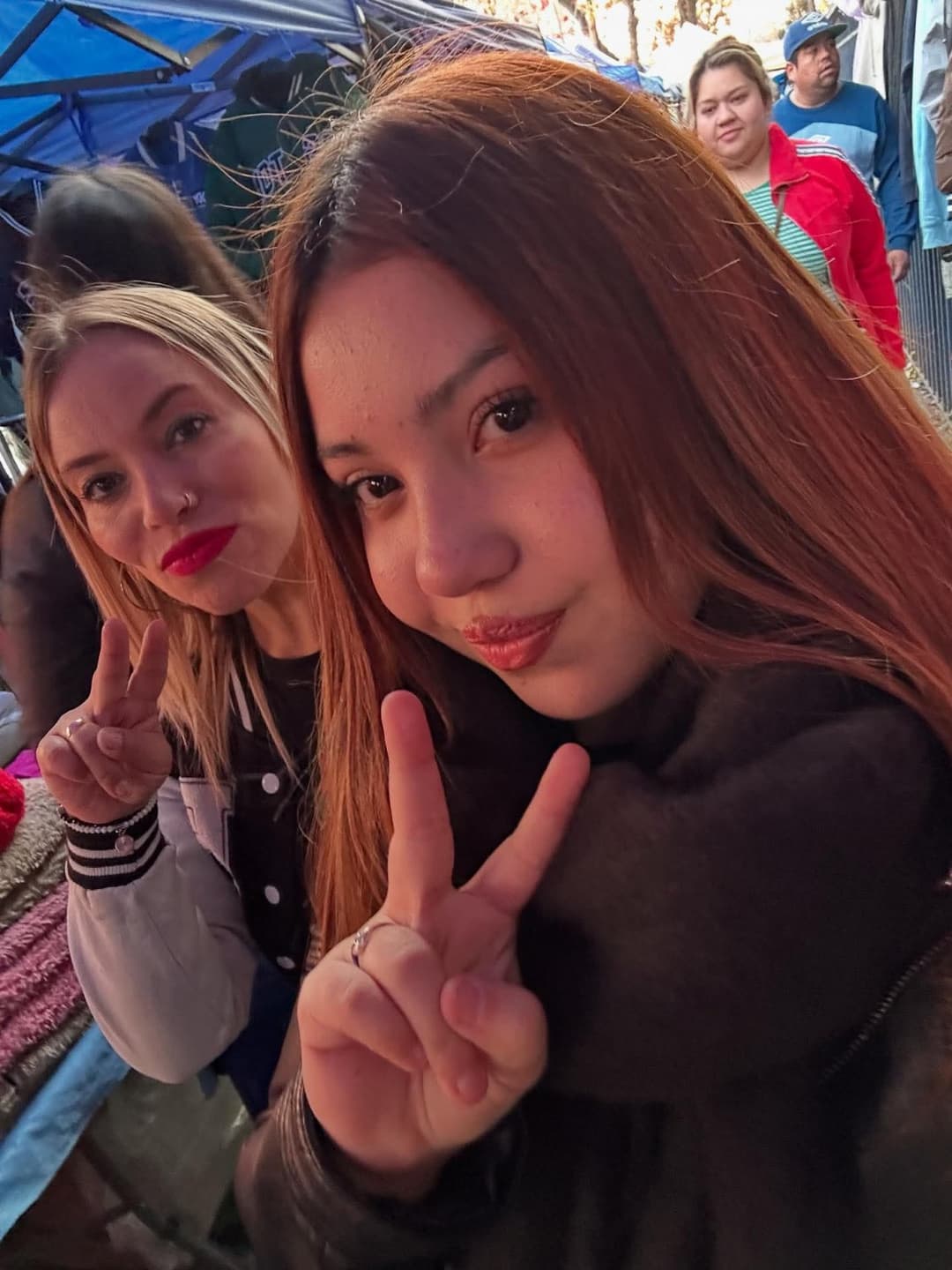 Haberme cogido a la mamá y unos años mas tarde a su hija fue excitante, las dos la chupan delicioso