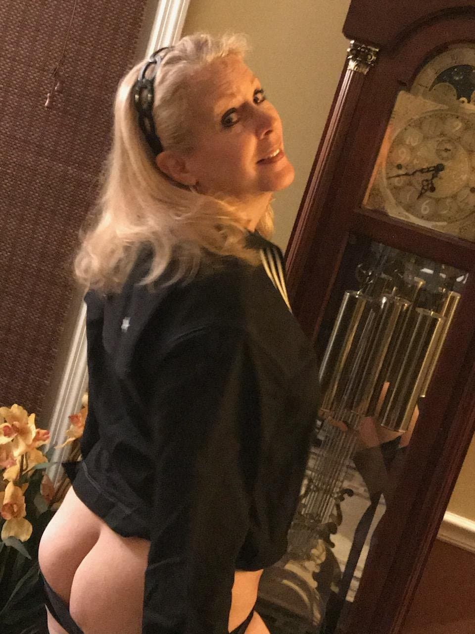 Flight Attendant Julie Abernathy For Your Pleasure