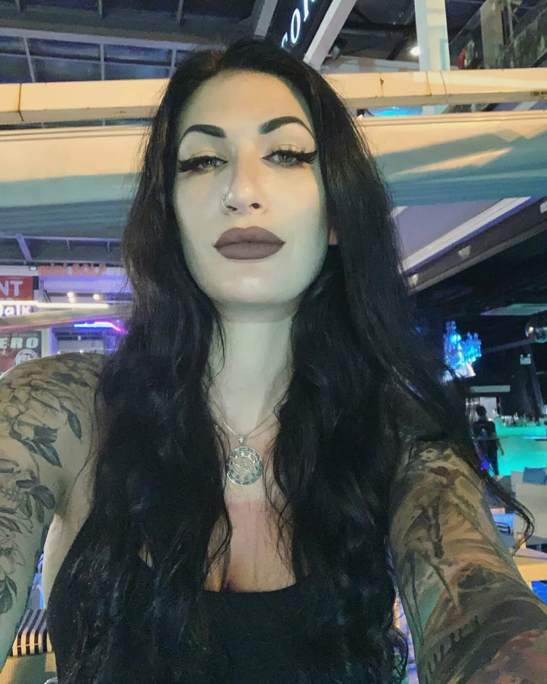 Even A 6’1 Female Dom Can’t Resist BBC