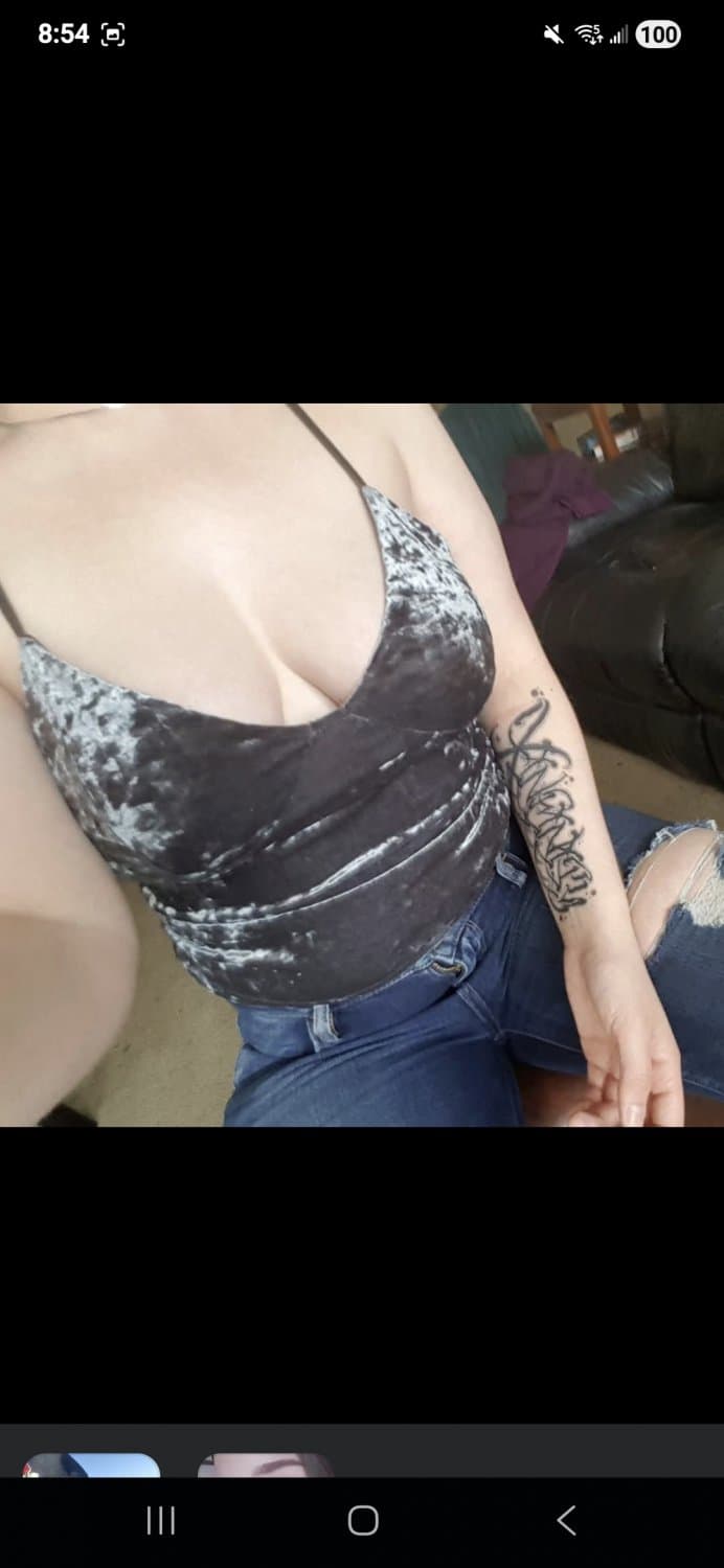 French Cumdumpster slut mom shyla swallowing bds nut while ignoring kids