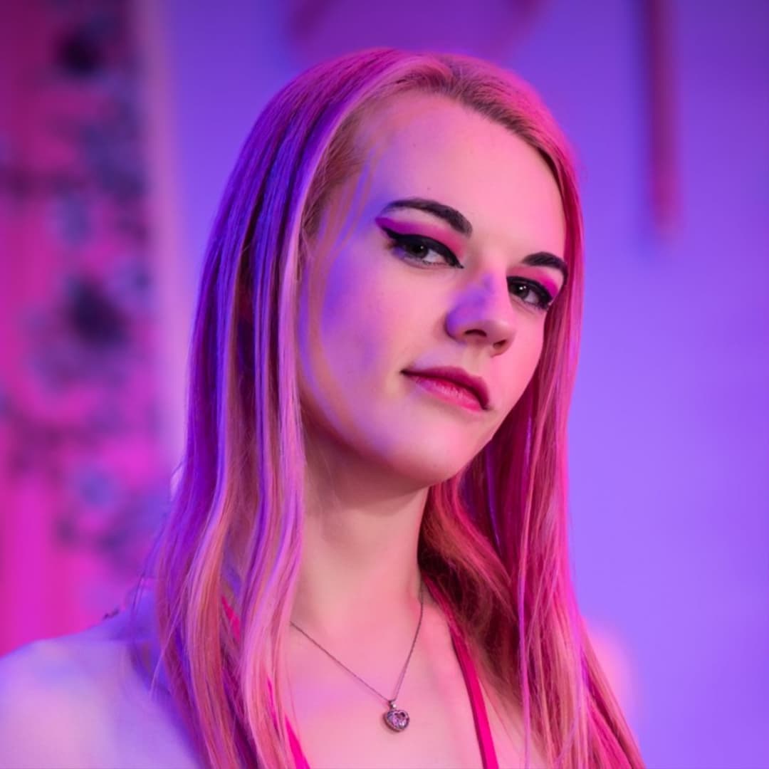 Trans egirl bent over by trans goth tgirl - Sephieblu