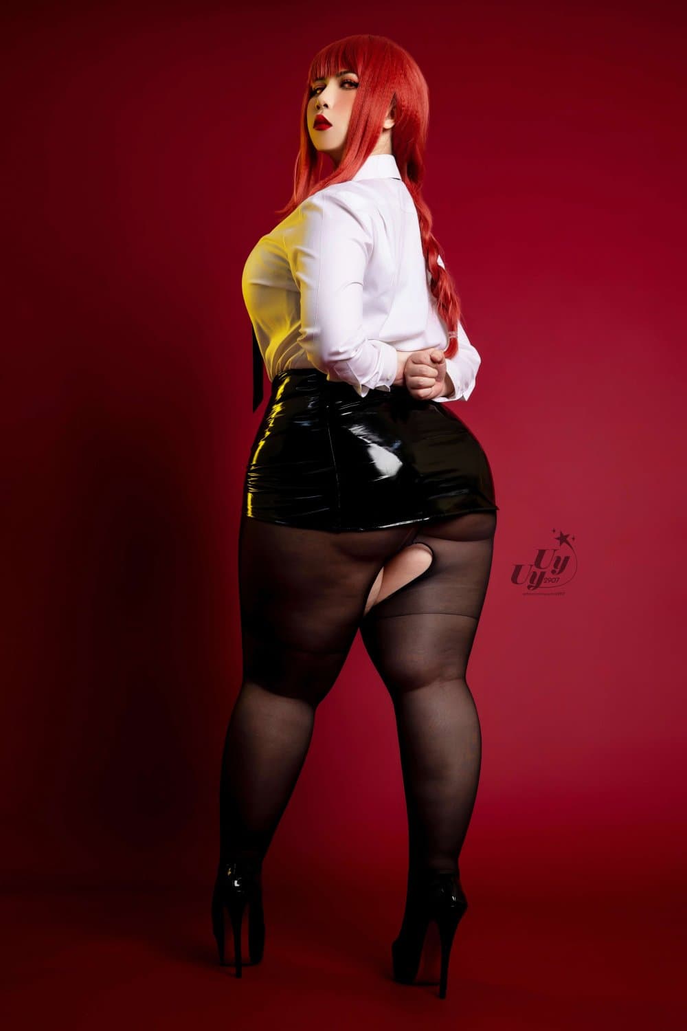 Thicc Ass Makima Cosplayer