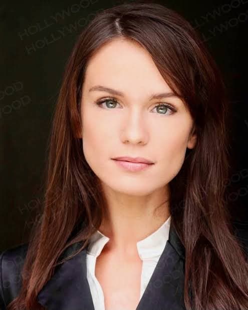 New Zealand actress Gwendoline Taylor has a lovely petite sexy body.