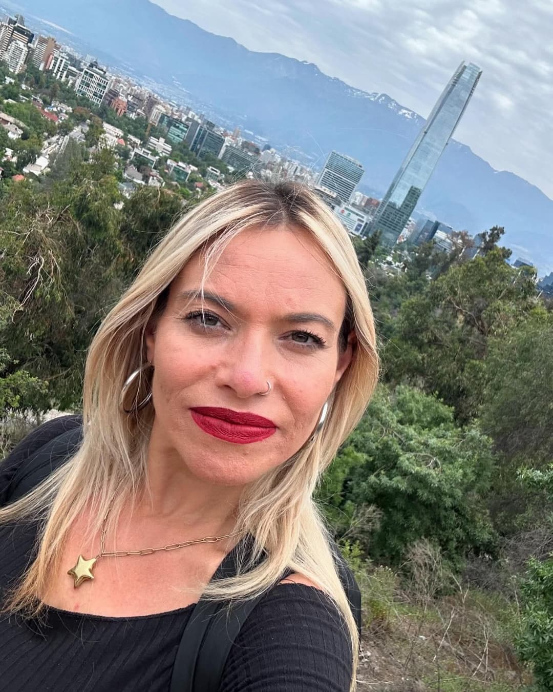 Haberme cogido a la mamá y unos años mas tarde a su hija fue excitante, las dos la chupan delicioso