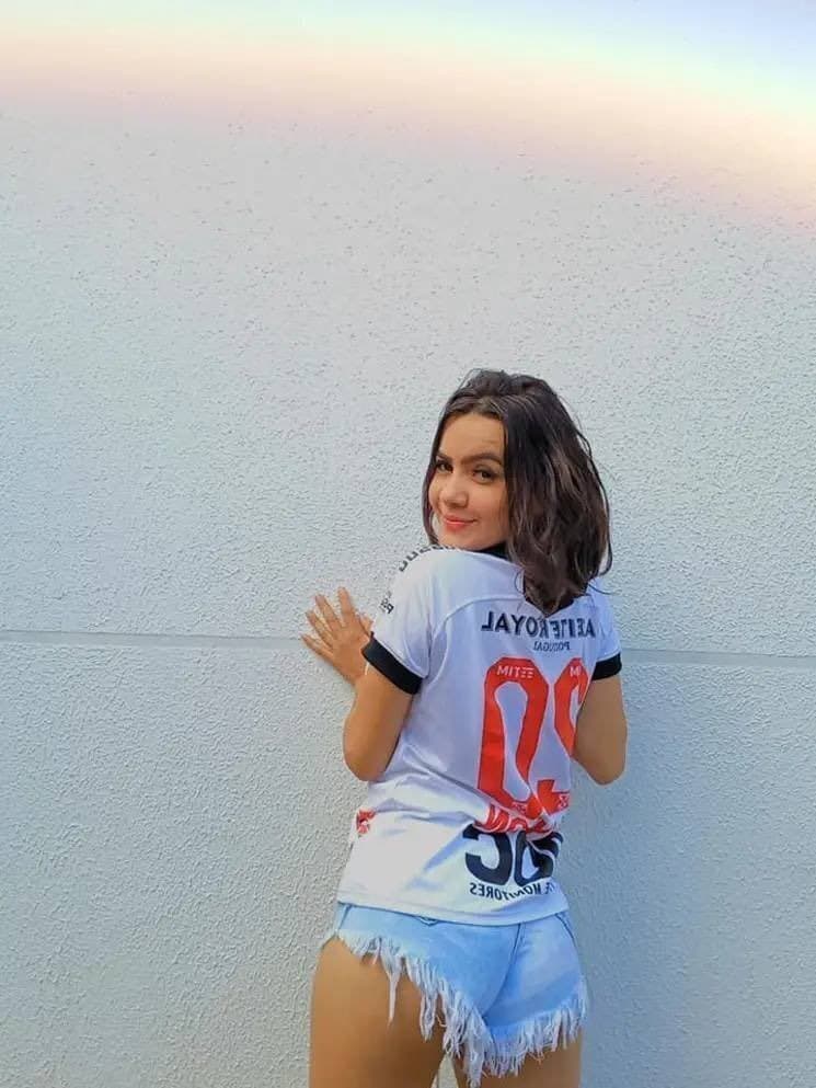 Vascaina novinha quicando na pica