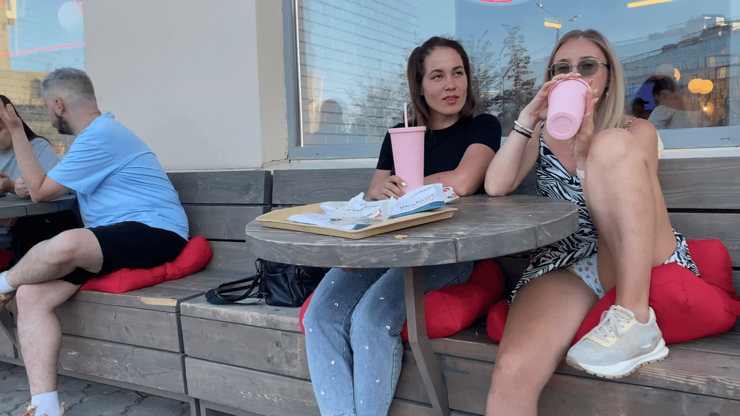 Click to view full size upskirt