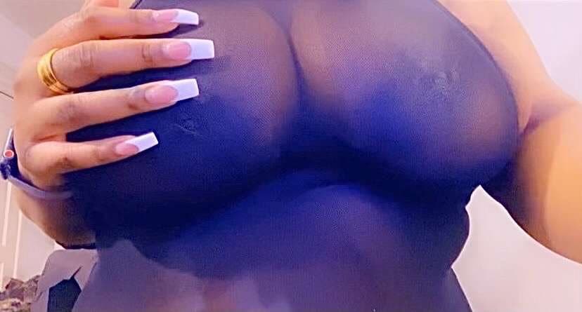 Titty show ????? TITTY ALERT ?