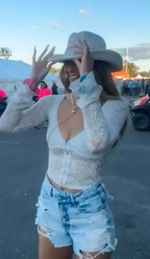 Hot slutty blonde party chic wants you to goon to her skanky whore body