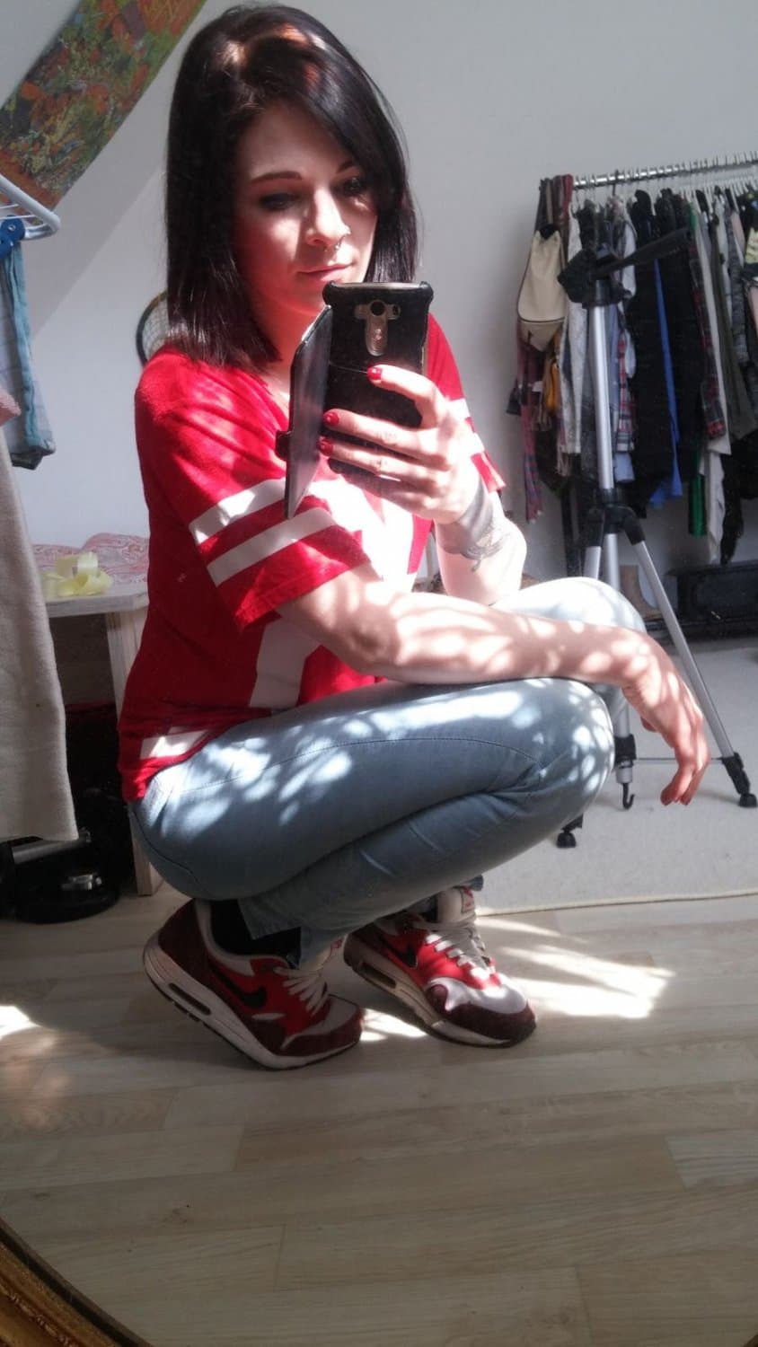 Kik:JuliaParies that’s her name as well she’s a caretaker in Frankfurt Germany