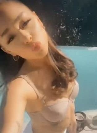 More Ariana Grande face/lips porn to goon to ?