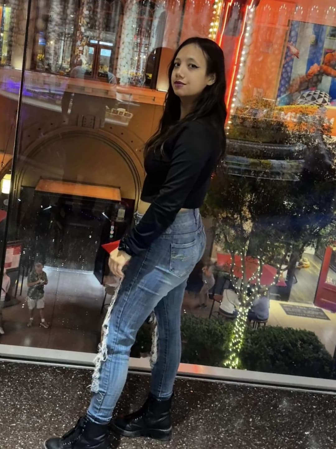 Who has more of Danielle or has met her? ? (18+)! (Chicago)