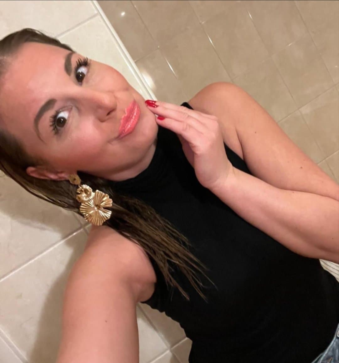 Who can fake ai cumshot her face or face swap ?